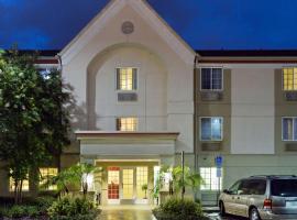 MainStay Suites Orlando Altamonte Springs, hotel cerca de Aeropuerto internacional de Orlando Sanford - SFB, Orlando