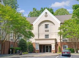 MainStay Suites Charlotte - Executive Park, hotel em Executive Park, Charlotte
