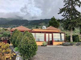 Casa Cueva de las Palomas 2 คันทรีเฮาส์ในLas Manchas