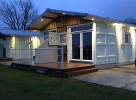 Lake View Lodge, cabin in Chichester