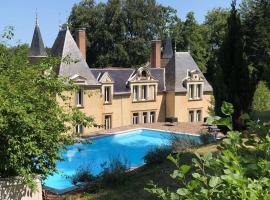 Chateau de Bonnevaux, ваканционно жилище в Villeneuve-de-Marc