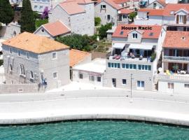 House Racic, hotel din apropiere de Aeroportul Brac - BWK, 