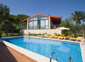 Sant Daniel Villa Sleeps 8 Pool WiFi, hotel em San Daniel