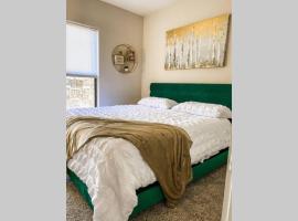 A Townhome Retreat! Perfectly Located in Midtown!, &beta;ί&lambda;&alpha; &sigma;&tau;&eta;&nu; &Alpha;&tau;&lambda;ά&nu;&tau;&alpha;