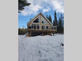 Scarlet Antlers Lakeside Cabin, hotel in Bridge Lake