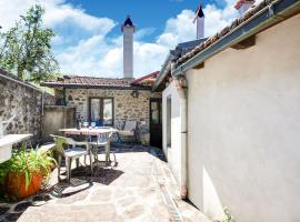 Belvilla by OYO Farmhouse with Private Terrace, husdjursvänligt hotell i Cocciglia