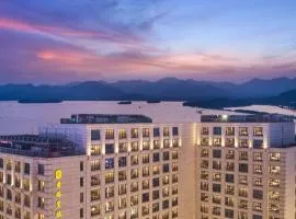 Midtown Shangri-La, Hangzhou - around 5 minutes walking distance to West Lake