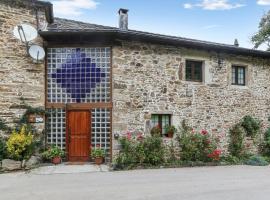 4 bedrooms house with jacuzzi furnished garden and wifi at Tineo, hotell i Tineo