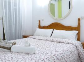 HOSTAL CANDELEDA, pet-friendly hotel in Candeleda