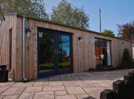 The Cabin - Luxury Country Living, holiday home in Cullybackey