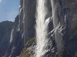 Hornerpub Apartments, hotel perto de Cataratas de Staubbach, Lauterbrunnen