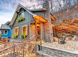 Alpine Creekside Chalet, hotel with jacuzzis in Gatlinburg