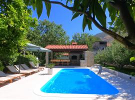 Amazing residence with NEW private pool,sauna,BBQ, appartamento a Žrnovnica