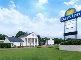 Days Inn by Wyndham Natchez, pet-friendly hotel in Natchez