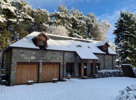 Red Squirrel Lodge, hotel v destinaci Boat of Garten