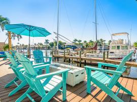 Latitude 26 Waterfront Boutique Resort - Fort Myers Beach, hotel near Sanibel Outlets, Fort Myers Beach