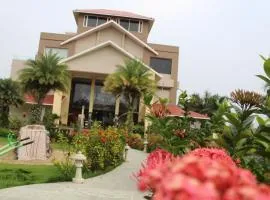 7 Seasons resort & Spa