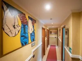 B&B Colorful Suite Yard