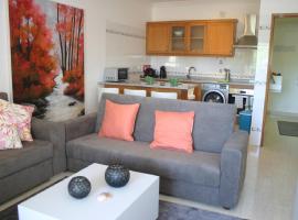 Apartamento luminoso Urb. Quinta das Palmeiras, hotel v destinaci Porches