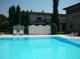 Apartment Cloe, Hotel mit Pools in Desenzano del Garda