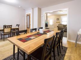 The Gray House by Gallaudet 4 BR 3 BA, hotel in Washington, D.C.