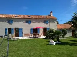 Corps de ferme spacieux avec grand jardin, 10 personnes