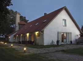 Dagen Haus Guesthouse, hotel con estacionamiento en Orjaku