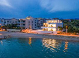 Villa Eni apartments 1, hotel with pools in Mandre