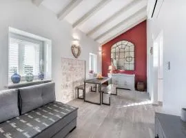 Jully apartment with swimming pool