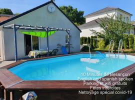 2 vraies chambres privées au calme dans villa de campagne plain-pied 105m2 avec piscine à Montfaucon, hotel perto de Besancon Golf Course, Montfaucon