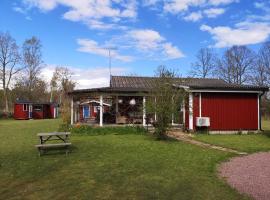 Fridfullt läge mitt på Öland, cottage in Färjestaden
