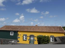 Casa capelinhos, podeželska hiša v mestu Capelo