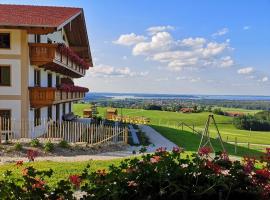 Schleipfnerhof Urlaub auf dem Bauernhof, feriegård i Bernau am Chiemsee