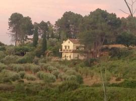 Casa La Paransa - Casa Rural con Piscina - Relajarse y Desconectar, отель с парковкой в городе Yátova