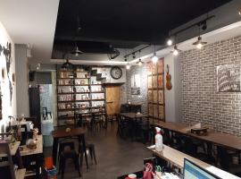 清淨背包客棧-民權館Quiet Hostel - Minquan Inn, hotel en Tainan