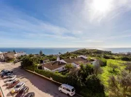 Lovely 2 bedroom apartment including pool, stunning ocean views & beach closeby