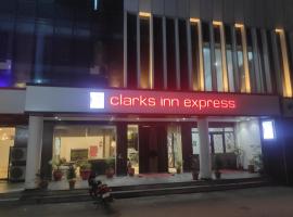 Clarks Inn Express, Jammu, hotelli kohteessa Jammu lähellä lentokenttää Jammu (Satwari) -lentokenttä - IXJ 