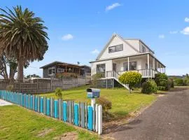 A Wave From It All - Waihi Beach Holiday Home