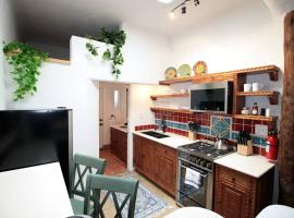 Closson Getaway - Courtyard - Railyard and Plaza, Hotel in Santa Fe