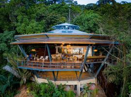La Loma Jungle Lodge and Chocolate Farm, hotelli Bocas Townissa