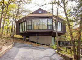 UNIT 53 - TREELOFT 3 BEDROOM VILLA, Hotel in Four Seasons