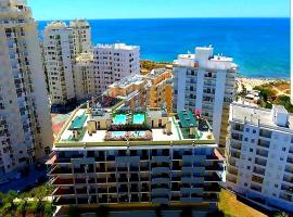 Ocean Breeze - Terrace Pools, hotel near Vale do Olival Beach, Armação de Pêra