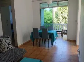 Bas de villa 80m2 entrée et jardin privés à 500 metres de la plage