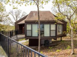 Unit 110 - Treeloft 3 Bedroom Villa, Hotel in Four Seasons