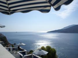 Annas Studios, beach hotel in Livadia