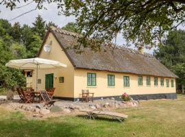 Sandet, cabaña o casa de campo en Borre