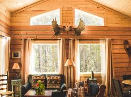 Denali Wild Stay - Moose Cabin, Free Wifi, 2 private bedrooms, sleep 6, sumarhús í Healy