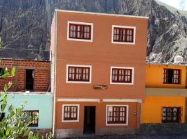 HOSTAL LA PLAZA IRUYA, guest house in Iruya