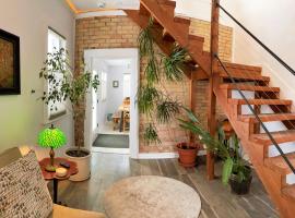 The Elm Tree Cottage in the Sugarhouse District, pet-friendly hotel in Salt Lake City