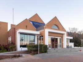 Town Lodge Johannesburg Airport โรงแรมใกล้สนามบินนานาชาติโออาร์แทมโบ - JNBในเคมป์ตัน พาร์ค